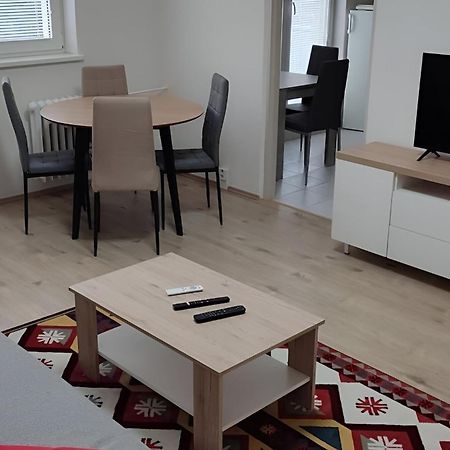 Big And Sunny Apartment With Great Acces To Center Братислава Экстерьер фото